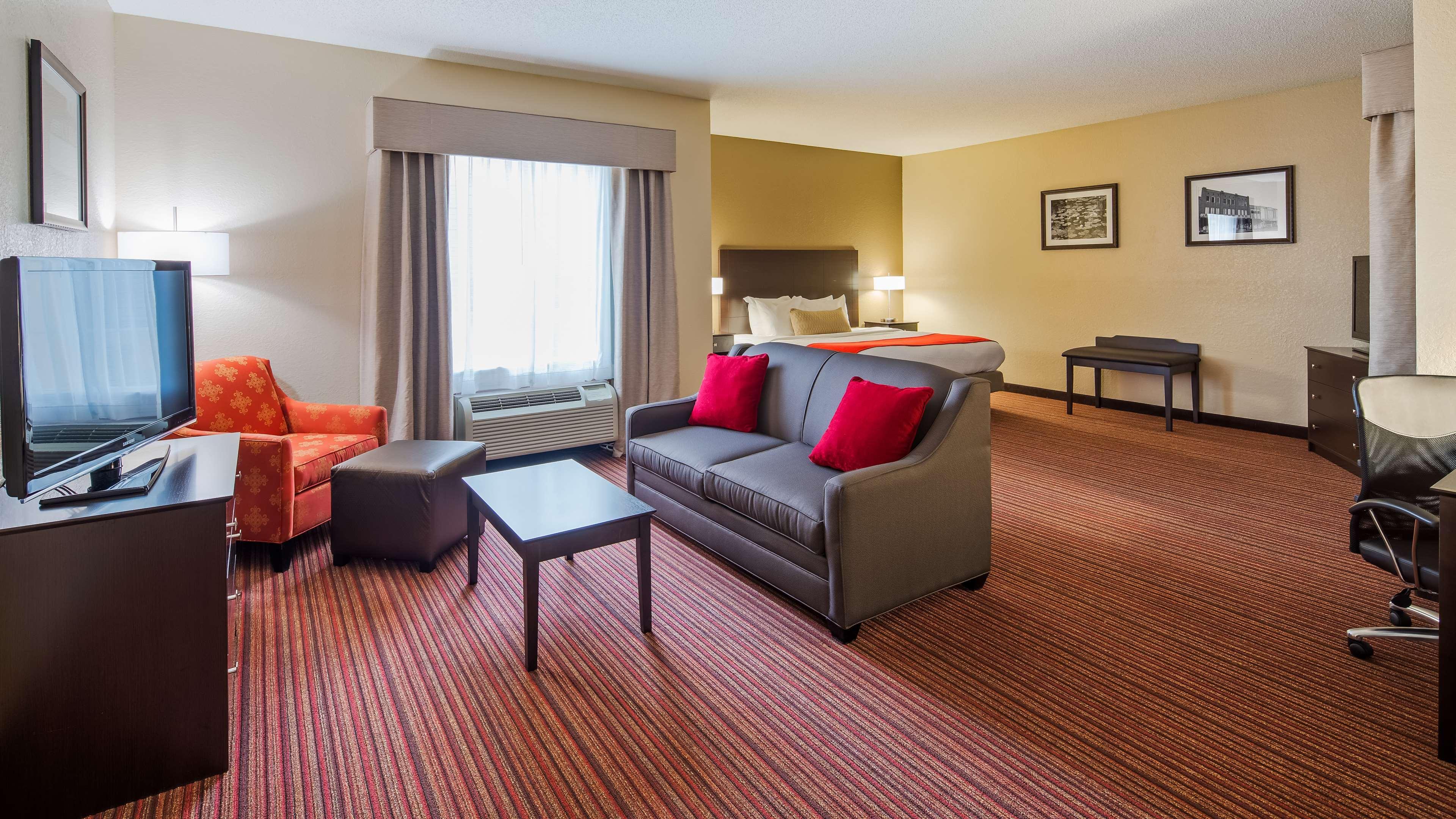 Best Western Plus Bradbury Inn And Suites Вейкросс Екстер'єр фото