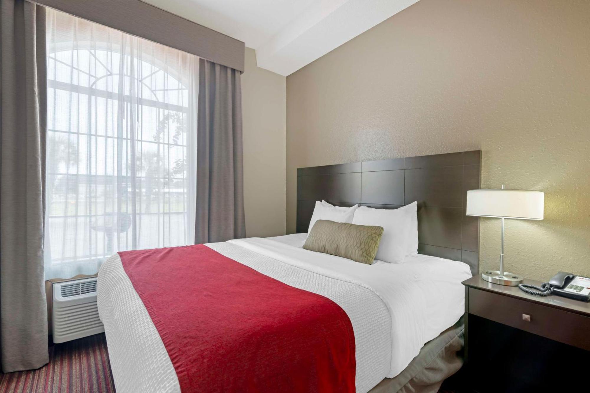 Best Western Plus Bradbury Inn And Suites Вейкросс Екстер'єр фото