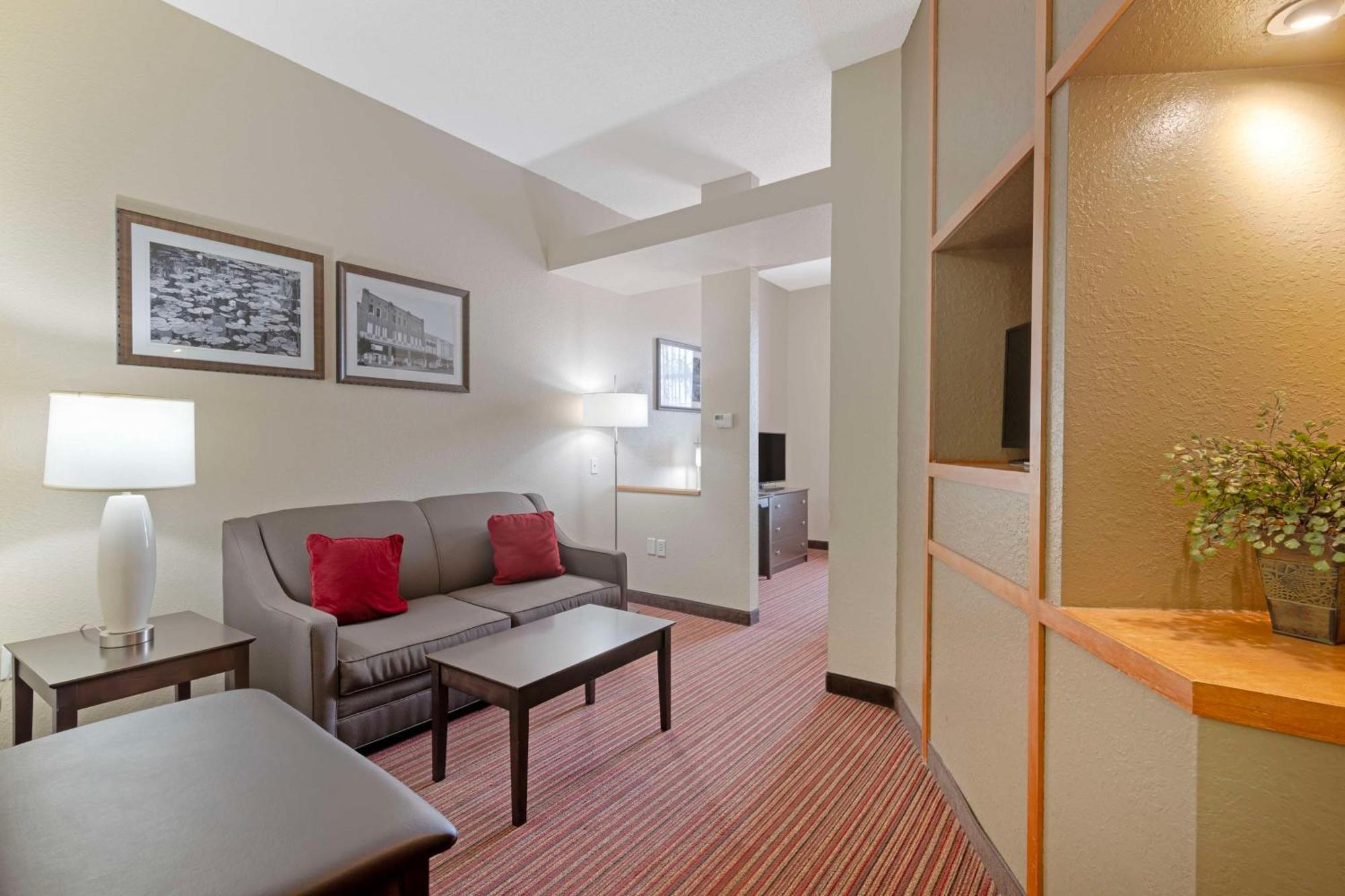 Best Western Plus Bradbury Inn And Suites Вейкросс Екстер'єр фото