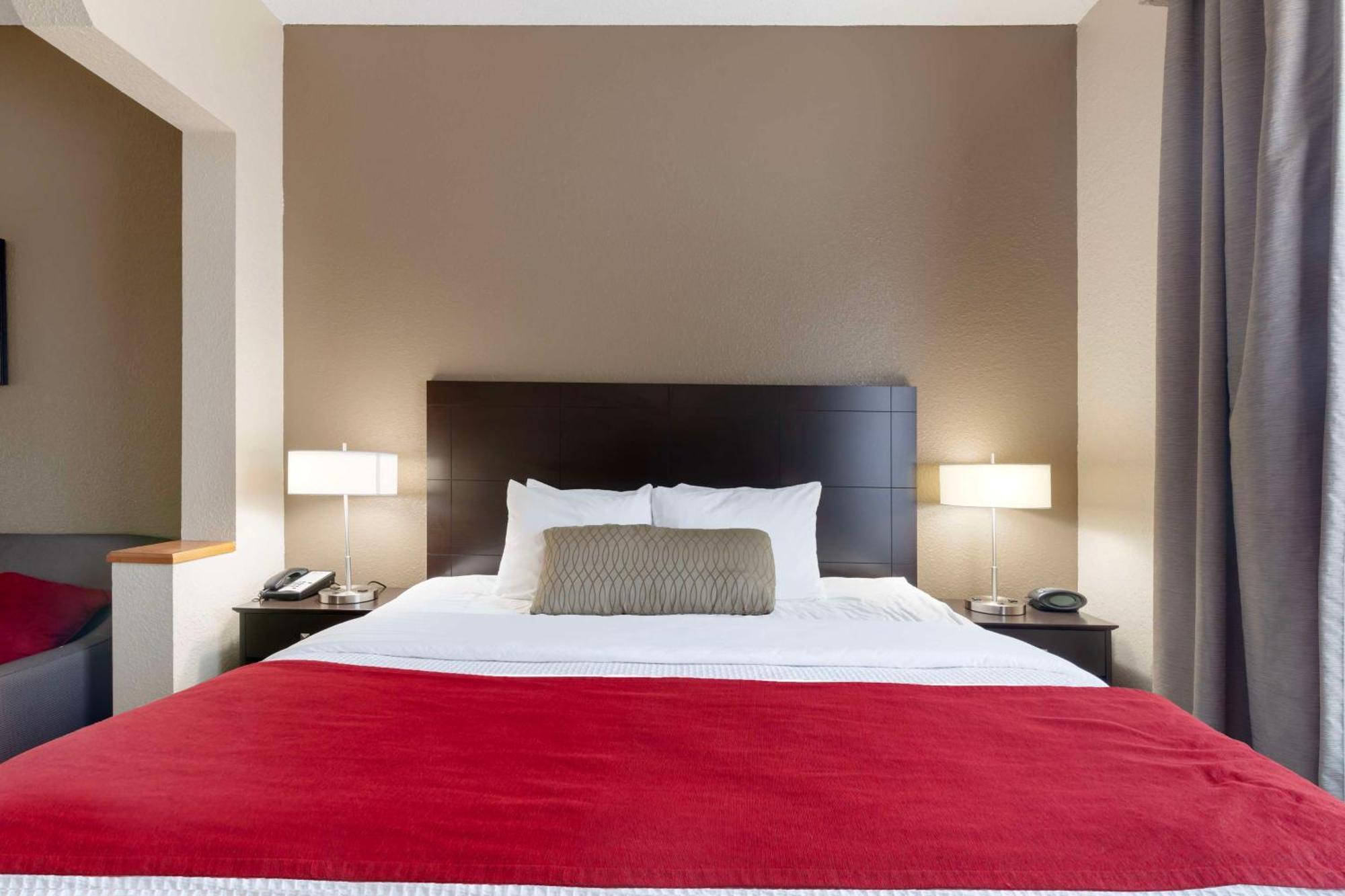 Best Western Plus Bradbury Inn And Suites Вейкросс Екстер'єр фото