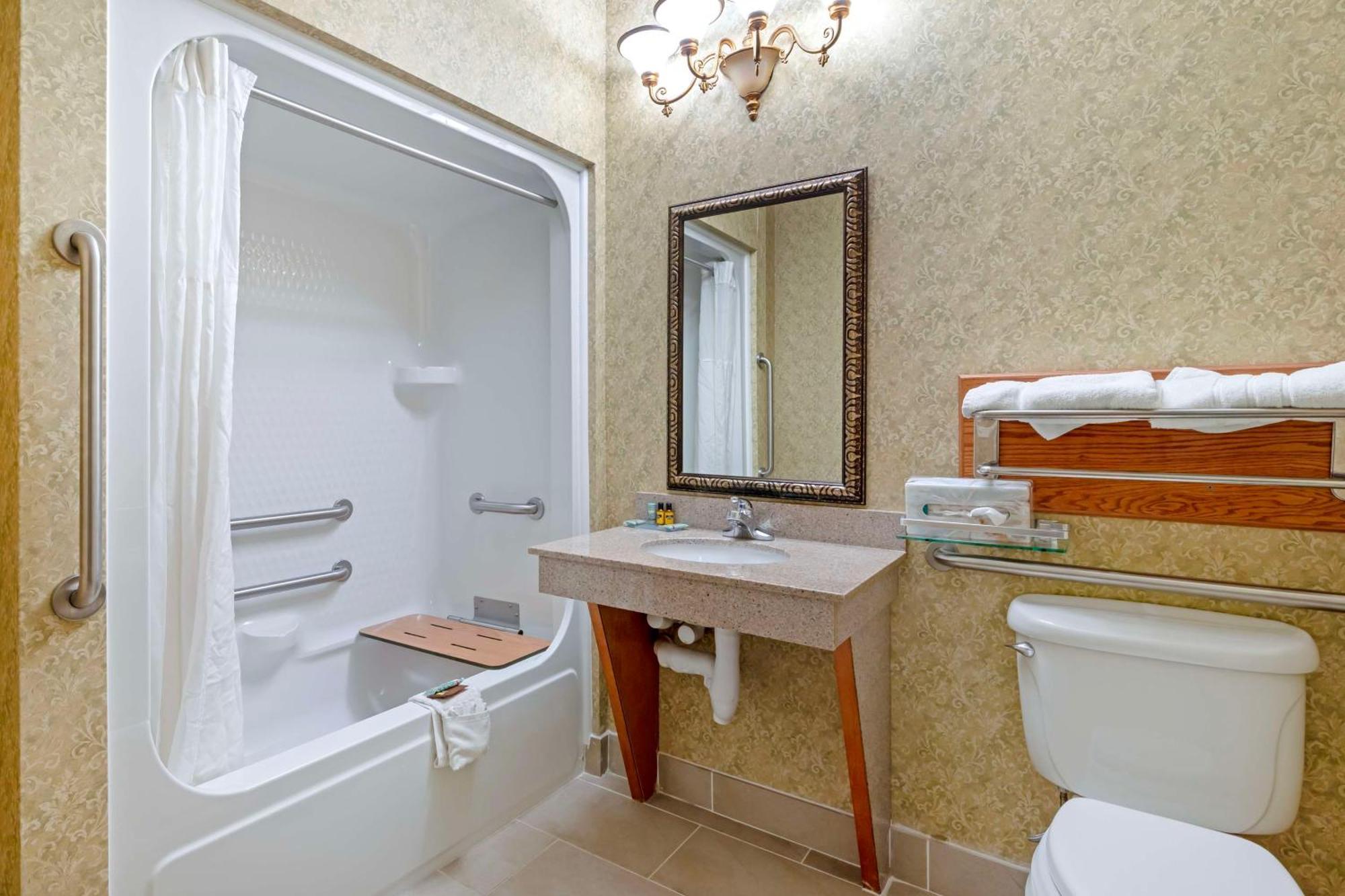 Best Western Plus Bradbury Inn And Suites Вейкросс Екстер'єр фото