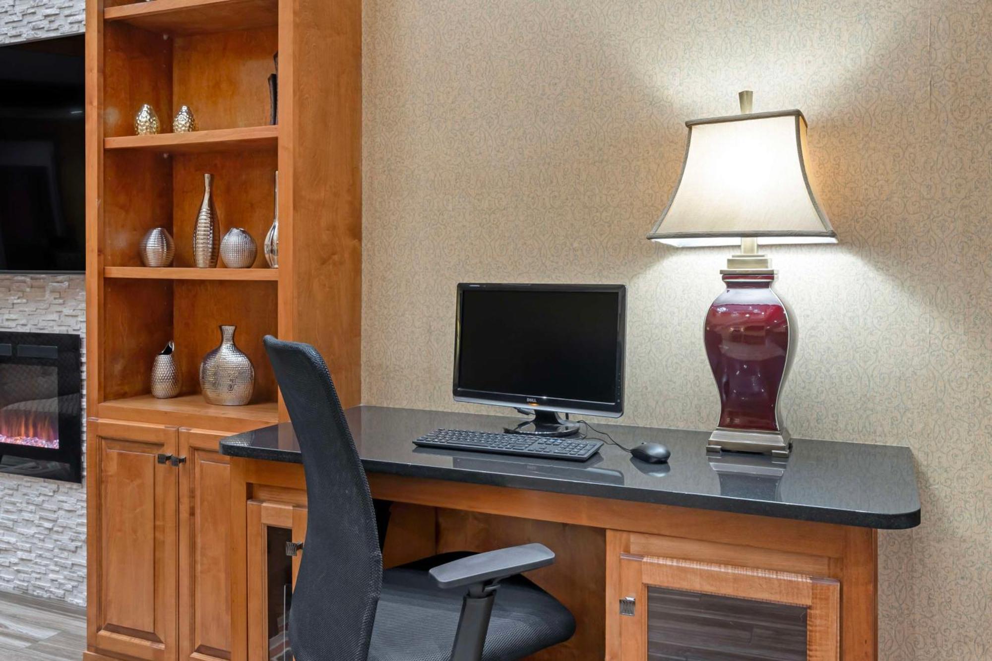 Best Western Plus Bradbury Inn And Suites Вейкросс Екстер'єр фото