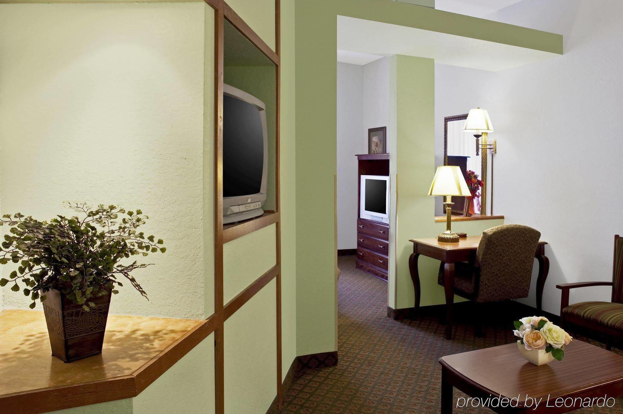 Best Western Plus Bradbury Inn And Suites Вейкросс Номер фото